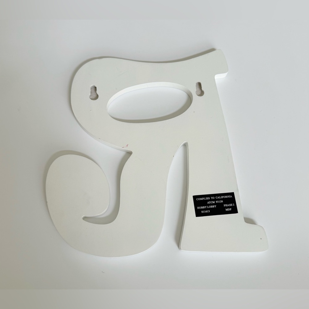 White Decorative Letter 'R' - Picture 2 of 2